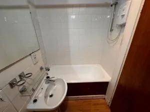 Two bedroom apartment close to Uni & shopping center & parking free - Canley