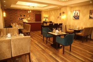 Aar Kay Inn & Suites