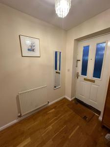 Oxford four-Bedrooms detached house with driveway parking