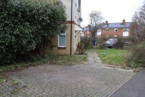 Oxford four-Bedrooms detached house with driveway parking