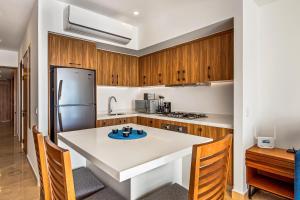 Sapphire Shores at Harbor Torre Norte