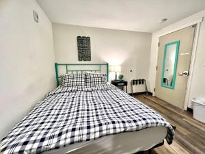 Private Room with Shared Bathroom on the 1st Floor 10 minutes walk to University of Washington