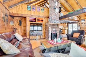 Deck and Fire Pit Secluded Cabin Near Lake Francis!