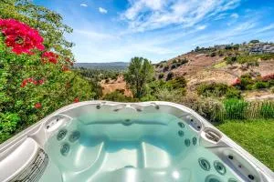 Stunning Hilltop 5BR With View And Hot Tub! - Lakeside Park