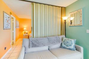 Beachfront Condo with Bay View in Fort Myers Beach!