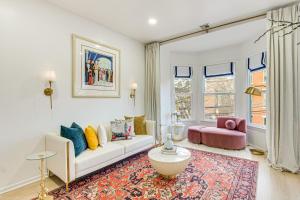 1 Mi to Prudential Center Remote Work-Ready Apt