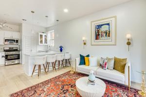 1 Mi to Prudential Center Remote Work-Ready Apt