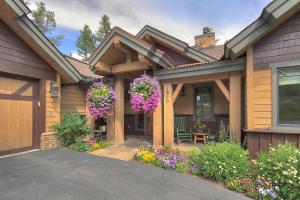 Moose Crossing Lodge