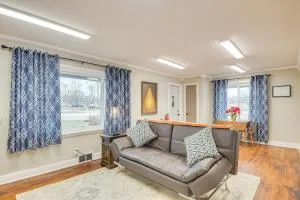 Fish, Hike and Boat Modern Rock Falls Home - Bettendorf