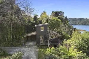 Kundaniwas - Lake Tarawera