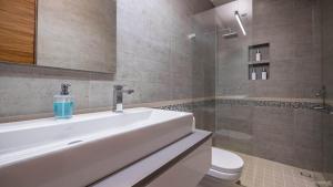 Stylish Loft, Workspace, Rooftop Bar and Gym