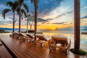 Luxury 10th floor 2 beds 2 baths