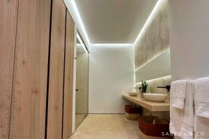 Luxury 10th floor 2 beds 2 baths