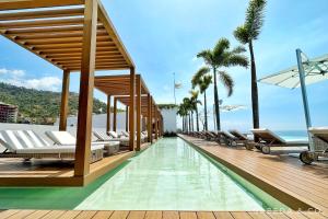 Luxury 10th floor 2 beds 2 baths