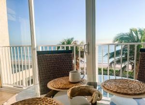 Hutchinson Island BeachFront Heated Pool Balcony Top Floor