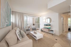 Chic Hastings Street Apartment