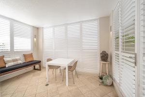 Chic Hastings Street Apartment