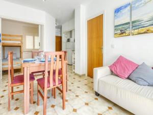 Apartment in Rosas near Platja de Roses Beach