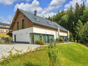 Villa in Krkono e with Sauna and Forest Views