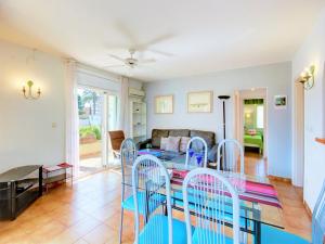 Apartment in Roses by the beach