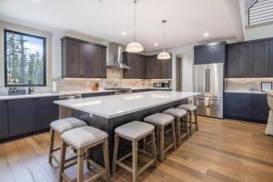 Suncadia 4 Bdrm Home with Lavish Patio Space