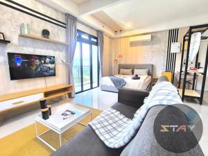 Meridin Sovo Cozy Couple City View Netflix By STAY