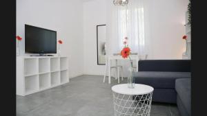 New Florence , garden and parking