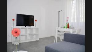 New Florence , garden and parking