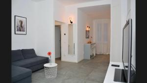 New Florence , garden and parking