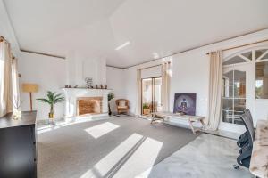 Peaceful 4 BDRM Andalusian Villa w Sea Views