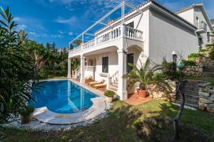 Peaceful 4 BDRM Andalusian Villa w Sea Views