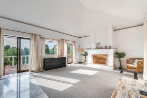 Peaceful 4 BDRM Andalusian Villa w Sea Views