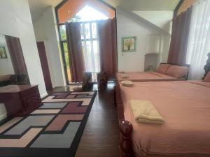 4th Floor- 2Br Unit Sorrounded with Trees Inisde Camp John Hay
