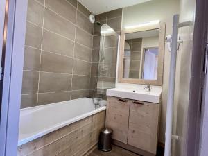 Appartement skis aux pieds à Flaine avec parking et piscine - FR-1-425-227