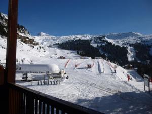 Appartement skis aux pieds à Flaine avec parking et piscine - FR-1-425-227