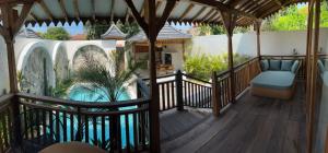 New villa Private Pool - minutes from airport