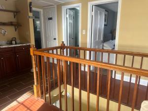 Unit-A Gorgeous private suite near metro train station and Washington DC