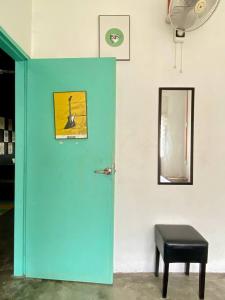 Iza Homestay - The Amazing Black