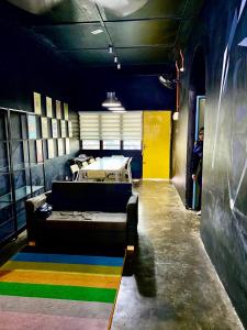 Iza Homestay - The Amazing Black
