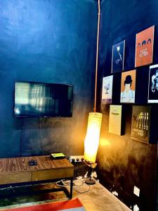 Iza Homestay - The Amazing Black