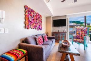 Spectacular Modern Mexican Condo, POOL & GYM