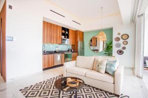 Boho 1 BR with pool, gym, hot tub