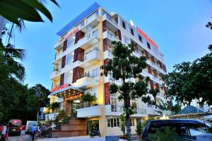 881 Lam Ha Pool Resort