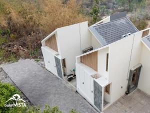 The White Hill Villa by Bukit Vista