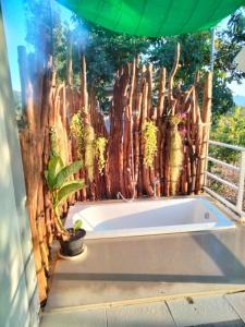 บ้านสวนคึดฮอดโฮมสเตย์ ศรีสวัสดิ์ กาญจนบุรี