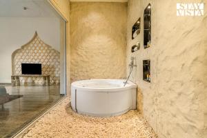 StayVista at Pearl of the Dunes with Pool & Jacuzzi