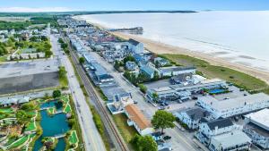 Chic 2-Bedroom Seaside Getaway