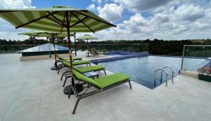 Modern, fully furnished 2BD apt