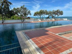 Top-Floor 1-Bedroom Ocean View Condo