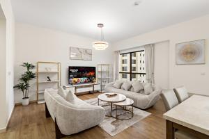 Luxe 2BR with Marina View in JBR and Walk to the Beach